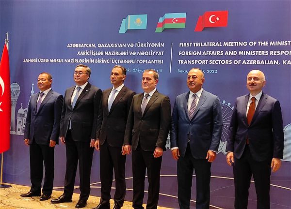 В Баку проходит встреча глав МИД и министров транспорта Азербайджана, Казахстана и Турции